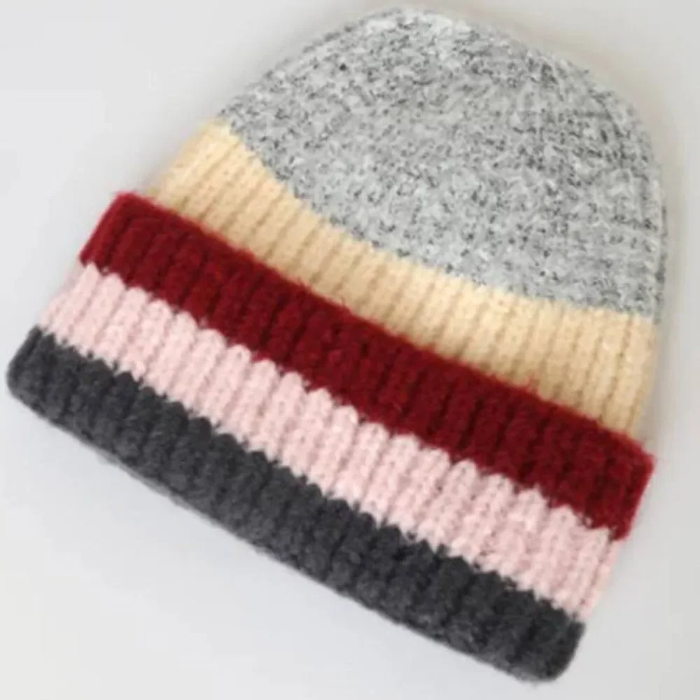 NEW‎ Peak Cozy Grey Multi Striped Ribbed Knit Beanie